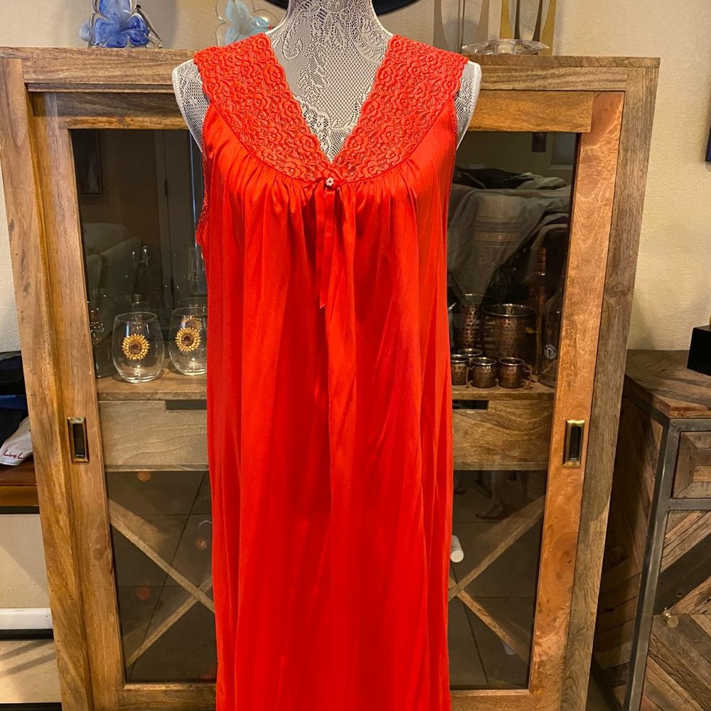 Radiant Red Vintage Vanity Fair size M gown